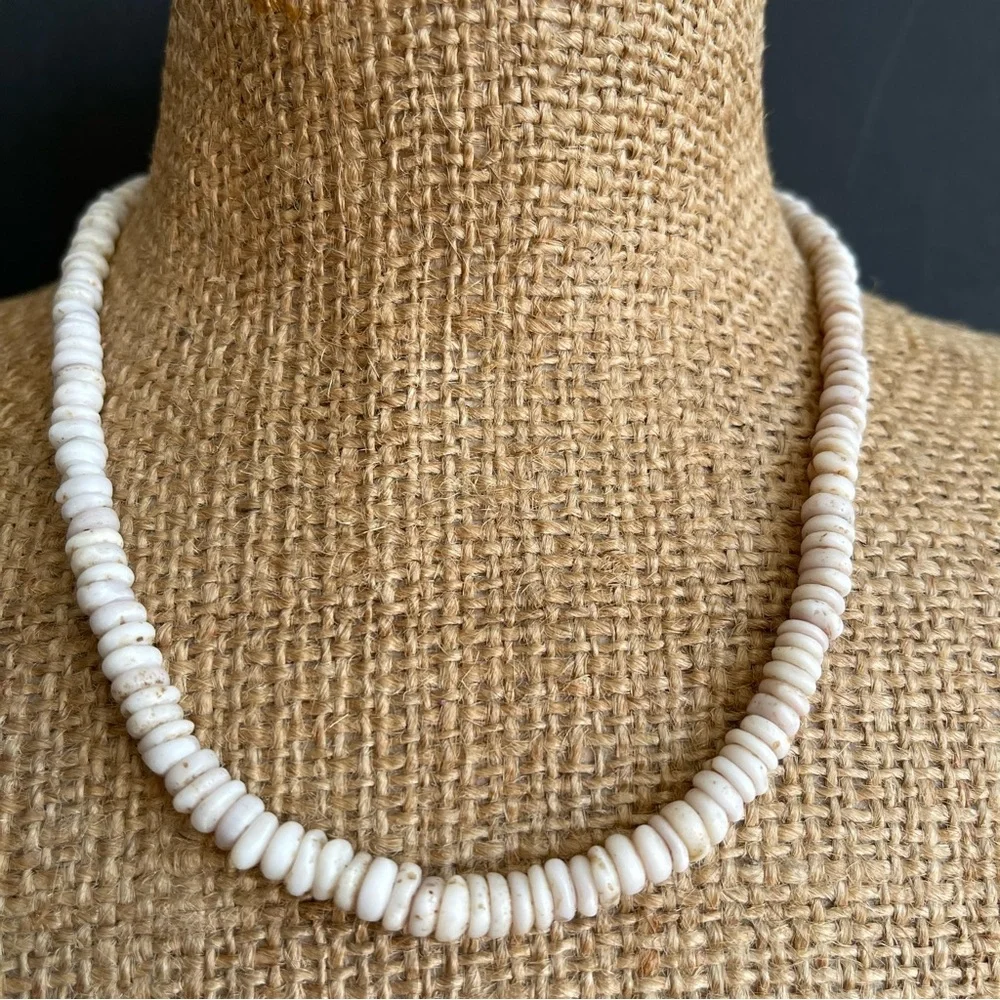 Vintage natural Hawaiian  puka shell Necklace.